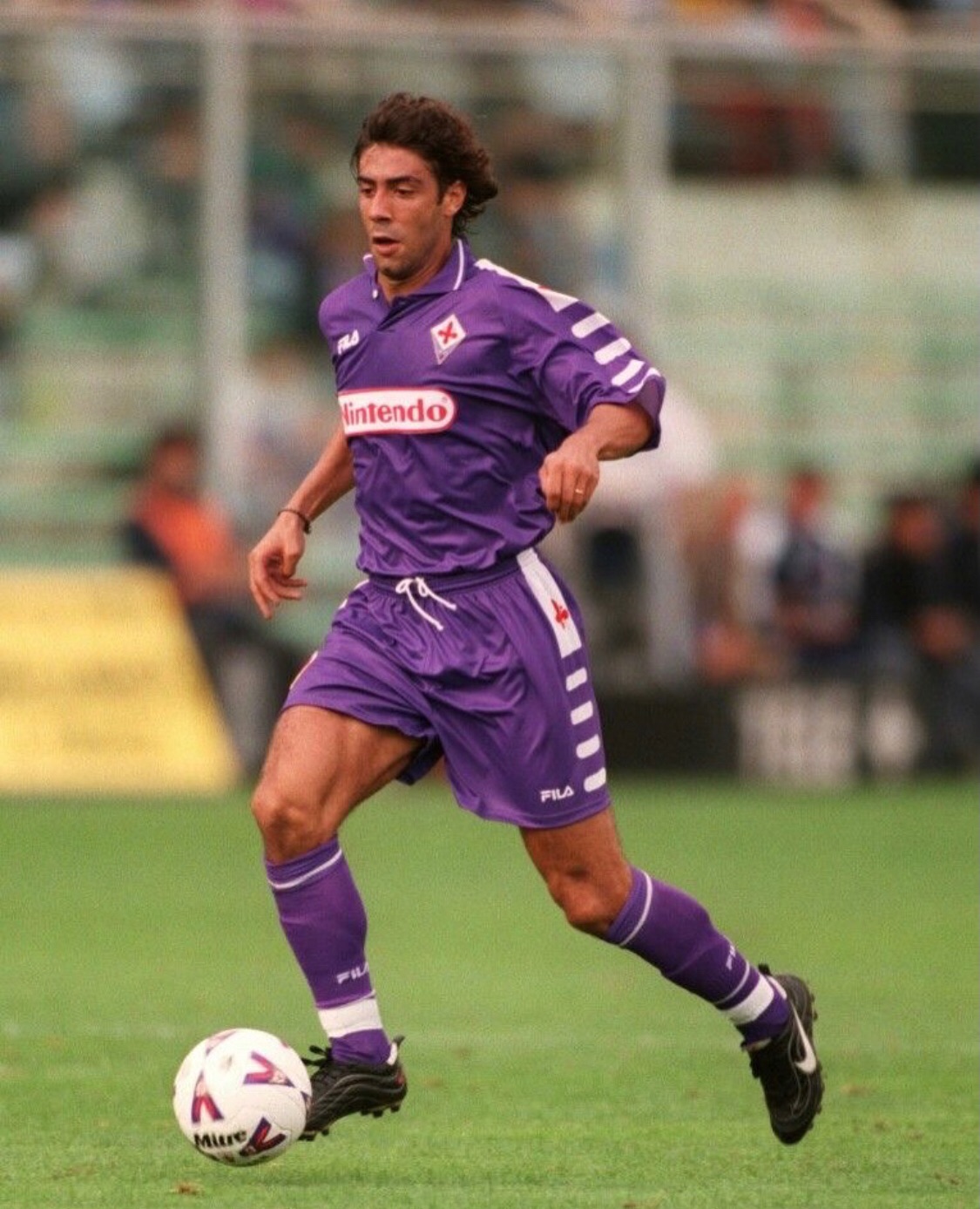 Rui Costa conduces the ball for Fiorentina